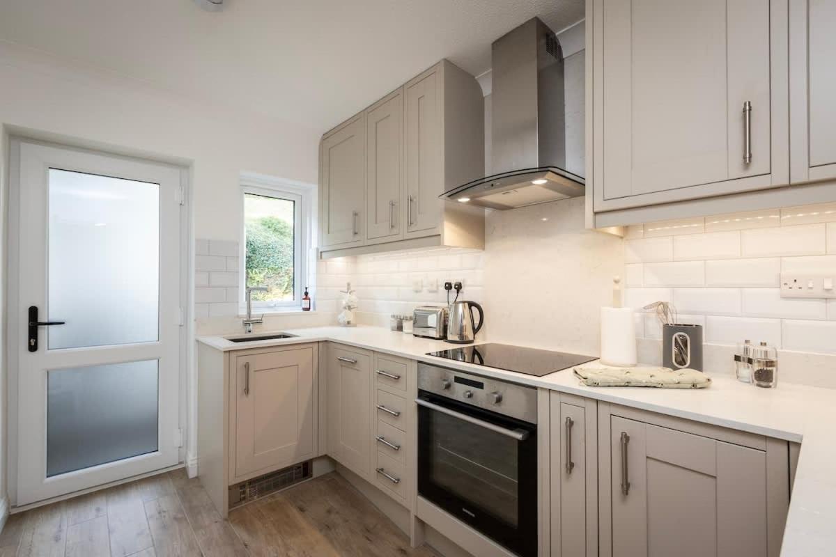 Willa Fabulous High Street Townhouse With Stunning Views & Parking At 'Eagles Nest' Falmouth Zewnętrze zdjęcie