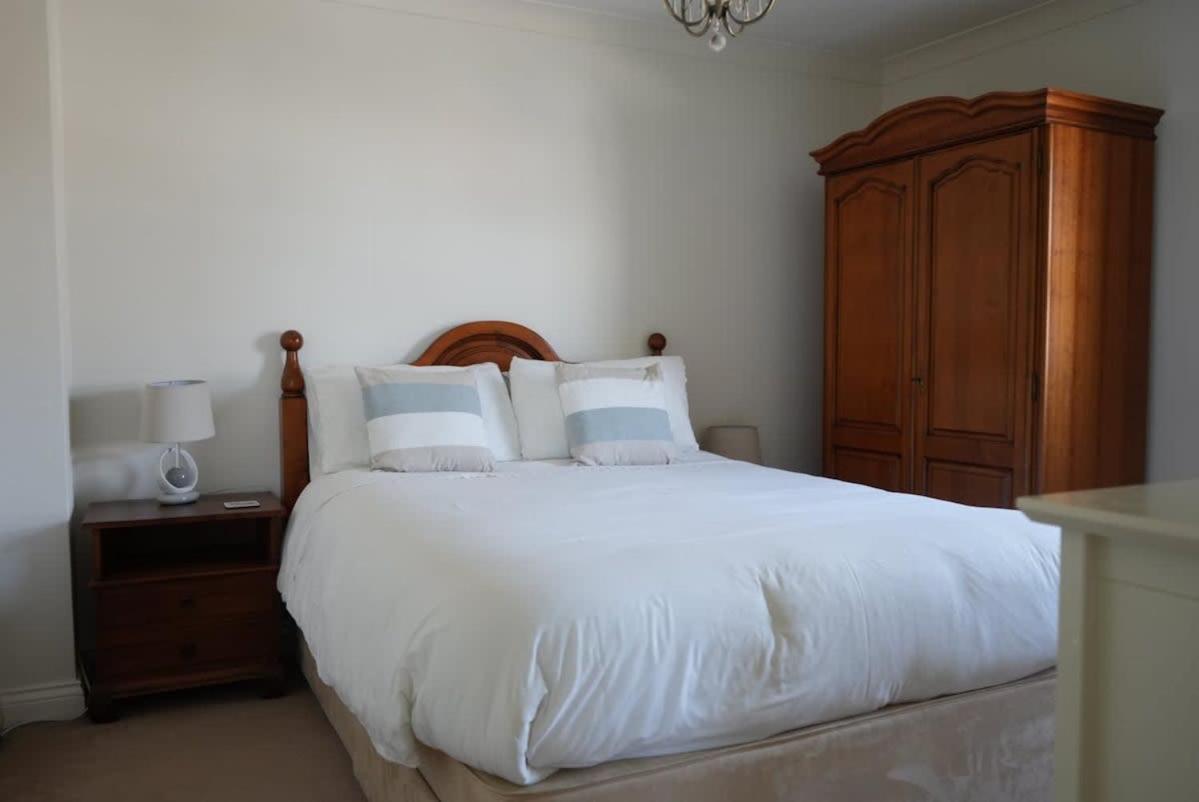 Willa Fabulous High Street Townhouse With Stunning Views & Parking At 'Eagles Nest' Falmouth Zewnętrze zdjęcie